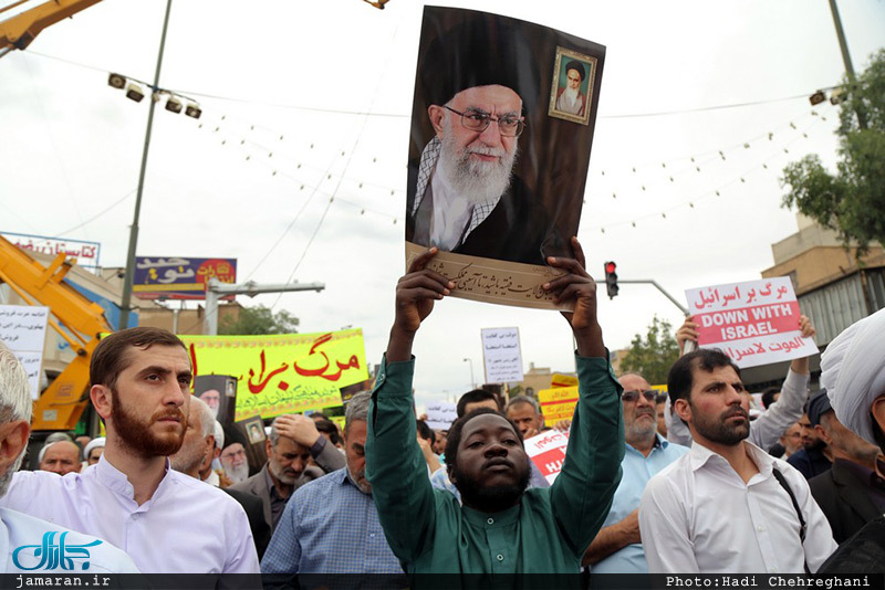 راهپیمایی نمازگزاران نماز جمعه قم در واکنش به خروج آمریکا از برجام
