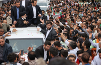 استقبال مردمی از رئیس جمهور در مسیر ارگ تبریز (3)