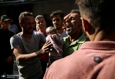 گریه مجری تلویزیونی با دیدن کودک بی‌سر فلسطینی