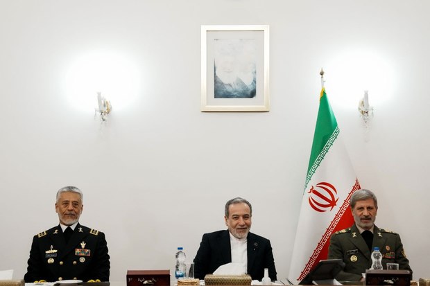 عراقچی در جلسه با فرماندهان ارتش: با قدرت نیرو‌های مسلح در میادین دیپلماسی حاضر می‌شویم