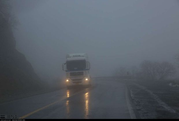 جاده‌های خراسان رضوی لغزنده و مه‌آلود است
