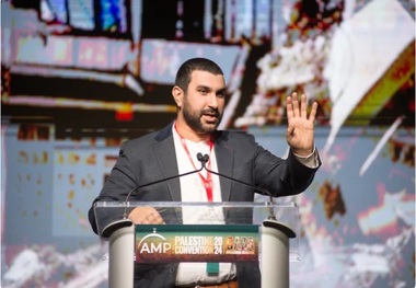 آمریکا یک مفسر  انگلیسی را به دلیل انتقاد از اسرائیل بازداشت کرد