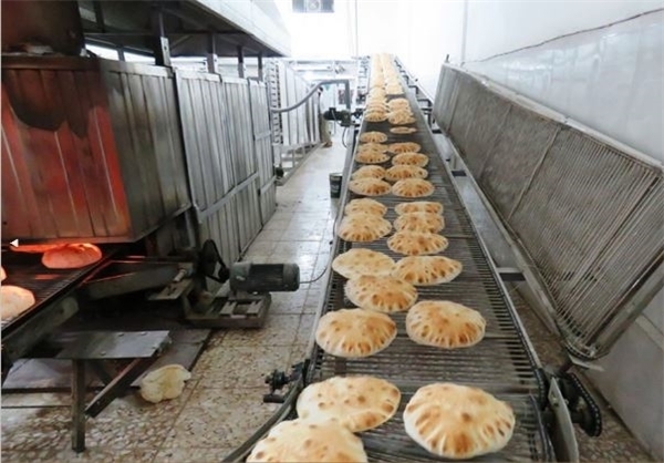 هفت نانوایی سیار در عراق برای زائران نان پخت می کند