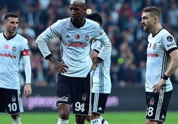 خلاقیت تیم ترکیه ای در ضدعفونی کردن بازیکنان+ تصویر