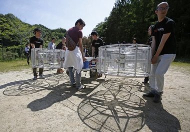 ژاپن خودروی پرنده آزمایش می کند
