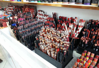  اسامی رژلب‌ها و برق لب‌های غیرمجاز 