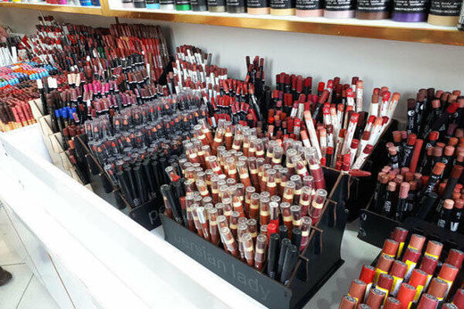  اسامی رژلب‌ها و برق لب‌های غیرمجاز 