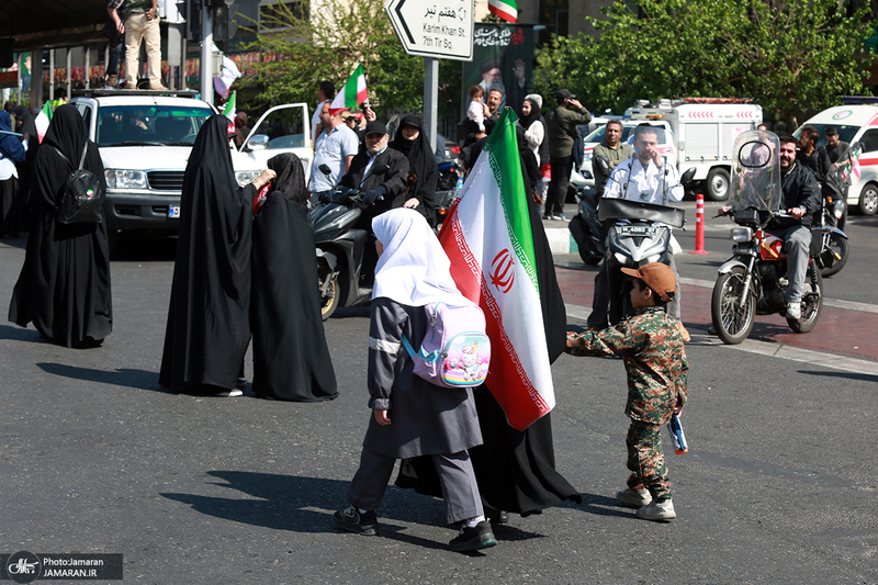 راهپیمایی دختران «جان‌فدای ایران»- ۲