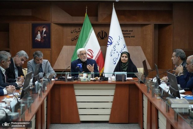 عارف در جمع معاونین و مدیران وزارت راه و شهرسازی: طرح جامعی برای بازسازی مناطق آسیب‌دیده از حملات تدوین شود/ دشمنان متوجه شدند که نمی‌توانند با ایران و ایرانی درگیر شوند/ قدردان مردم هستیم/ دستگاه‌های اجرایی در امنیت سایبری اصلاحات لازم را انجام دهند