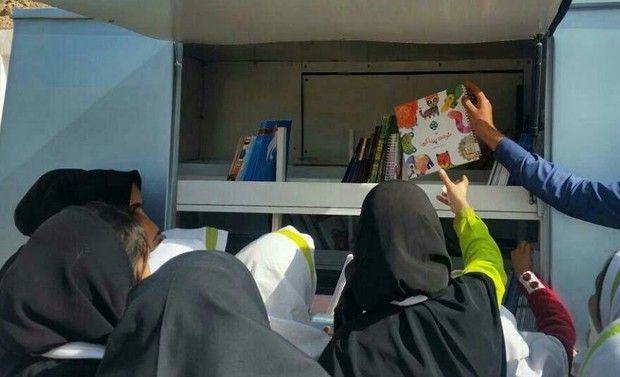 توزیع 90 کامیون کتاب غیر درسی در روستاهای کم برخوردار