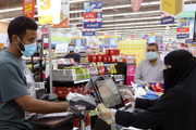 هجوم مردم عربستان به فروشگاه ها 