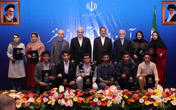 جهانگیری: محصولات شرکت‌های دانش بنیان ایران قابل رقابت با کشور‌های پیشرفته است