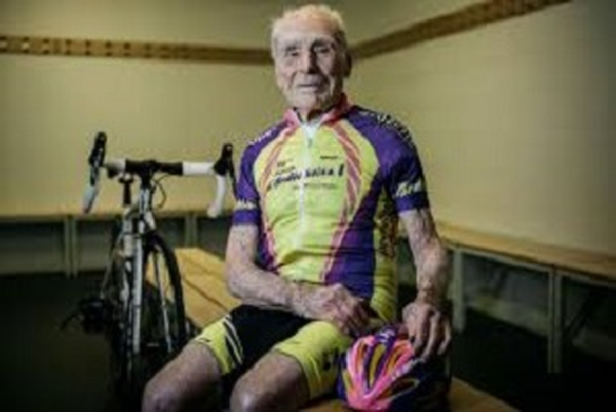 دوچرخه سوار 105 ساله و ثبت رکورد تاریخی