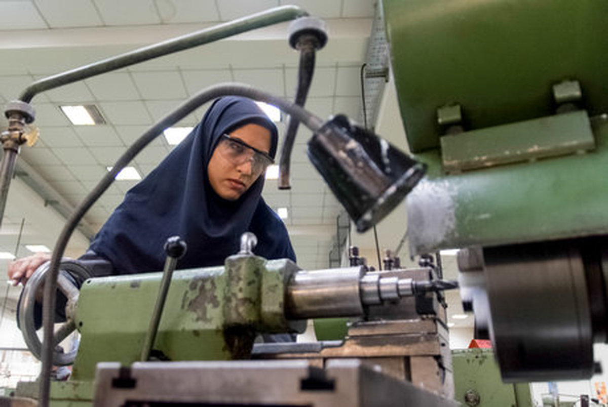 چند درصد بازار کار ایران در اختیار زنان است؟