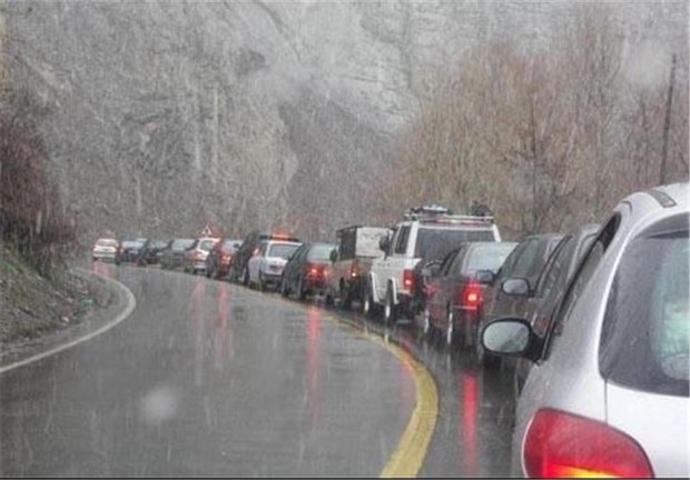 بیشتر محورهای مواصلاتی استان کرمانشاه به علت بارش باران و برف لغزنده است