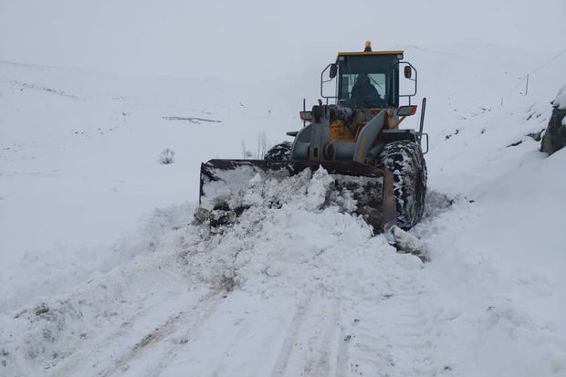 بارش برف دو جاده‌ در خراسان رضوی را مسدود کرد