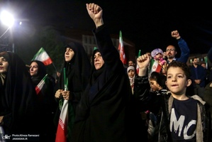 پنجاهمین شب اجتماع پر شور مردم در میدان نماز