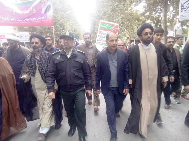 ملت ایران در این راهپیمایی وفاداری به انقلاب را نمایش داد