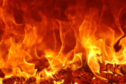 آتش‌نشانان پنج شهروند مشهدی را از میان شعله‌های آتش نجات دادند