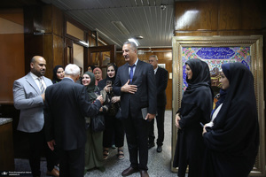 نشست هم اندیشی با ناشران عرب زبان در حسینیه جماران