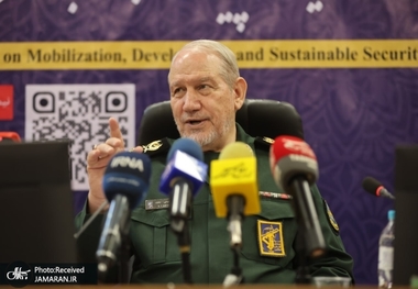 سرلشکر صفوی: جنگ به سمت پیروزی قطعی ایران و شکست قطعی آمریکا و اسراییل پیش می‌رود/ قصد آسیب زدن به کشورهای همسایه را نداریم/ تصورم این است که جنگ قبل از عید نوروز به پایان خواهد رسید