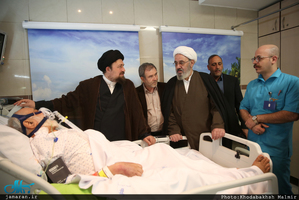 عیادت سید حسن خمینی از حجت الاسلام و المسلمین سید مهدی طباطبایی