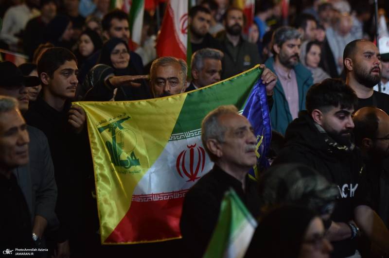 پنجاه و هشتمین اجتماع پر شور مردم در میدان انقلاب -۲