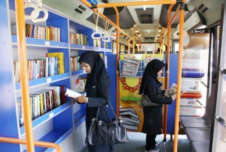 کتاب های یک صفحه ای برای مسافران قطار شهری شیراز