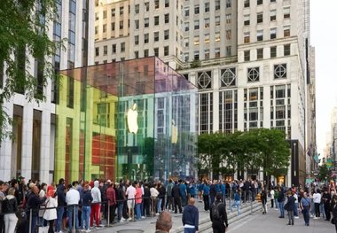اپل بیش از ۷۰۰ کارمند خود را اخراج کرد
