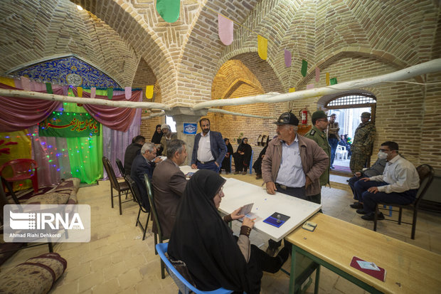 امام جمعه شهرکرد از حضور مردم در انتخابات قدردانی کرد