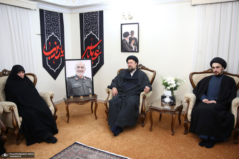 حضور سید حسن خمینی در منزل سردار شهید سلامی با خانواده این شهید والامقام دیدار و گفت‌وگو کرد.