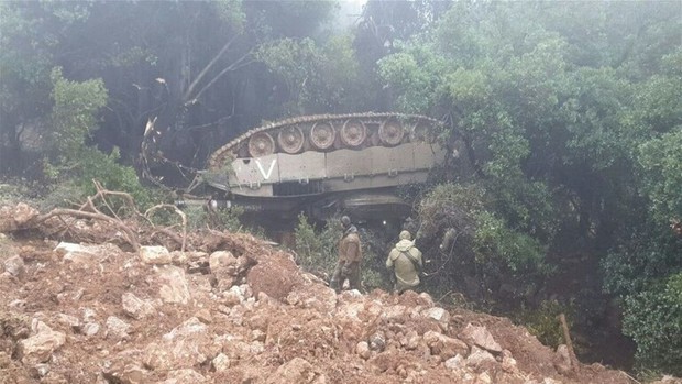 واژگونی یک تانک اسرائیلی در مرز لبنان+عکس