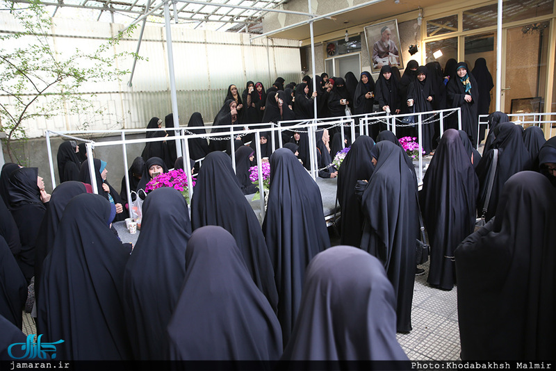 بازدید جمعی از دانشجویان جامعه المصطفی از بیت امام خمینی در جماران 