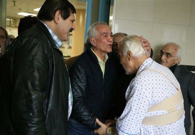 عباس جدیدی از پرویز عرب عیادت کرد+ عکس
