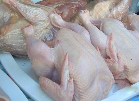 عرضه گوشت مرغ به صورت فله ای در کاشان ممنوع شد