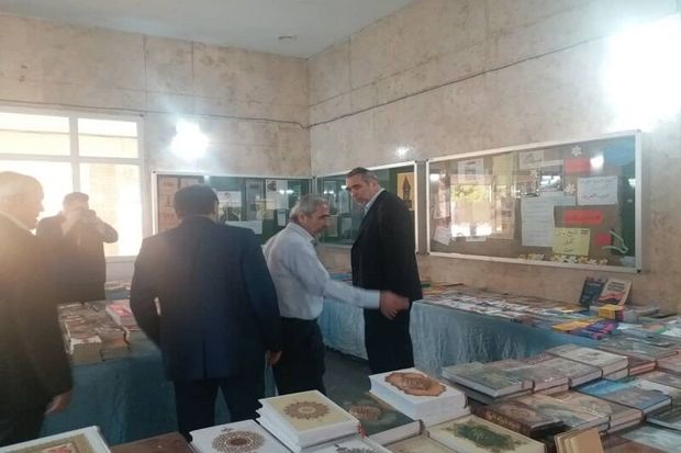 نمایشگاه کتاب دفاع مقدس با حضور معاون وزیر علوم گشایش یافت