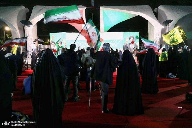 پنجاه و‌هفتمین اجتماع پر شور مردم در مقابل دانشگاه تهران