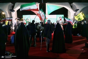 پنجاه و‌هفتمین اجتماع پر شور مردم در مقابل دانشگاه تهران