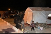 20 تیم در حال توزیع حواله چادر در بین زلزله زدگان قصرشیرینی هستند