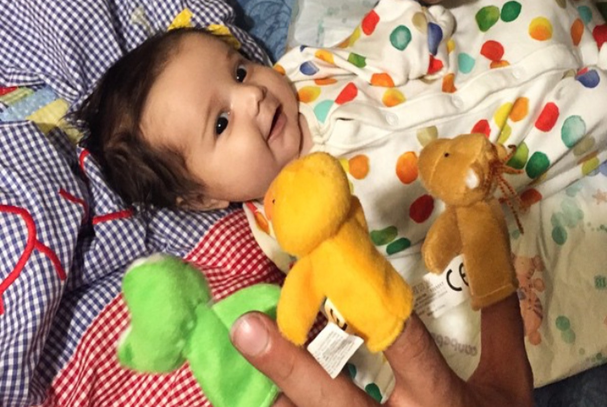 مزایای بازی با نوزاد با عروسک انگشتی