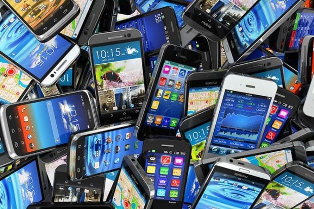قاچاقچی تلفن همراه درکنارک 1.7 میلیارد ریال جریمه شد