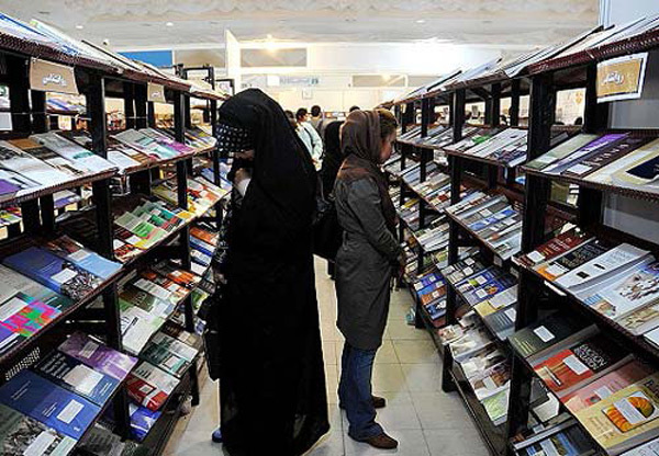 همت بانوان شیرازی برای گرامیداشت هفته کتاب