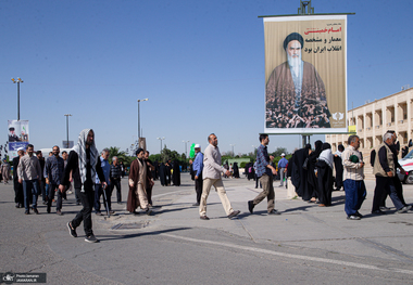 امام خمینی (ره) رهبری امت گرا ، فقیهی وحدت مدار