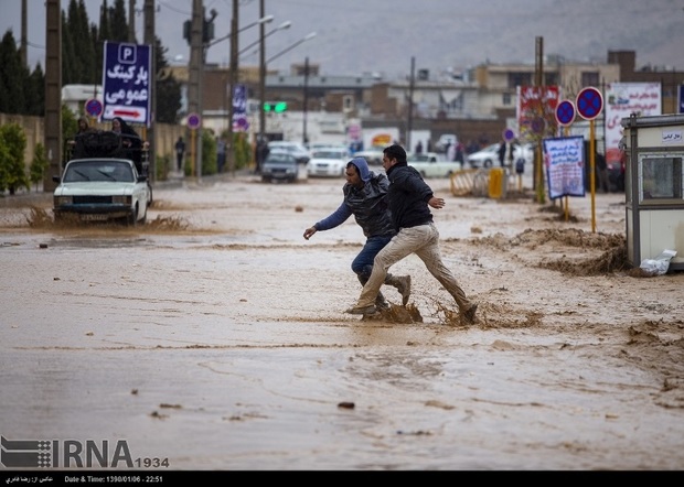 کمک های بخش خصوصی به سیل زدگان شیراز آماده تحویل شد