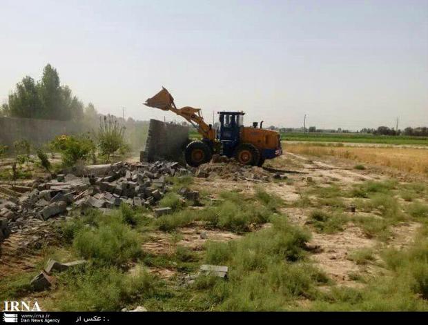ساخت و سازهای غیرمجاز در اراضی کشاورزی ورامین تخریب شد