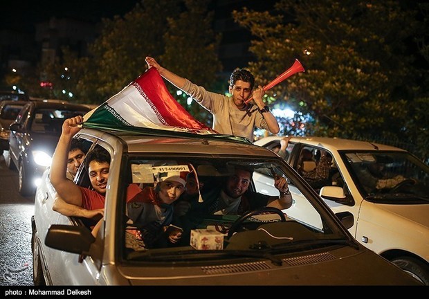 مردم بوشهر پیروزی تیم ملی فوتبال را جشن گرفتند