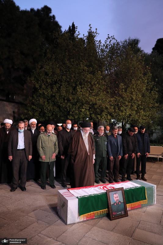 اقامه نماز رهبر معظم انقلاب بر پیکر سردار شهید سیدرضی موسوی