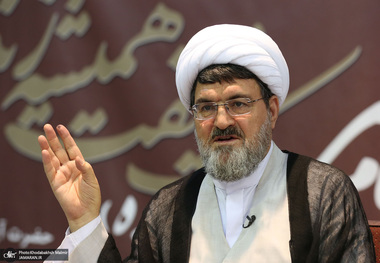 محمدعلی رحمانی، شاگرد امام: امام خمینی با مبارزه مسلحانه مخالف بود/ متحجرین، مثنوی مولوی را با انبر برمی‌داشتند تا دستشان نجس نشود/ امام به خلخالی گفت یک نفر بیشتر از موافقت شورا اضافه اعدام کنی بعدی خودت هستی/ نظام را با حرام نمی‌شود حفظ کرد