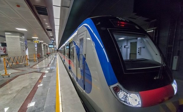 نقص فنی در خط 5 مترو تهران موجب ازدحام مسافران در ایستگاه ها شد
