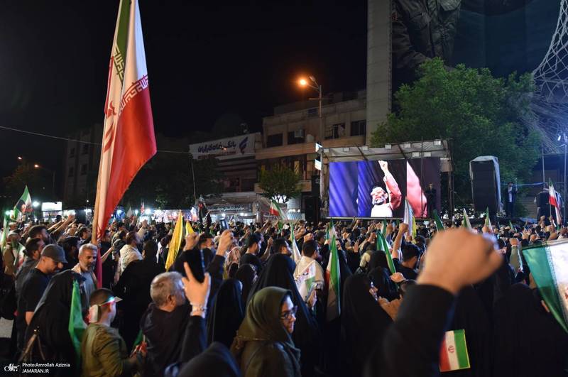 پنجاه و هشتمین اجتماع پر شور مردم در میدان انقلاب -۲